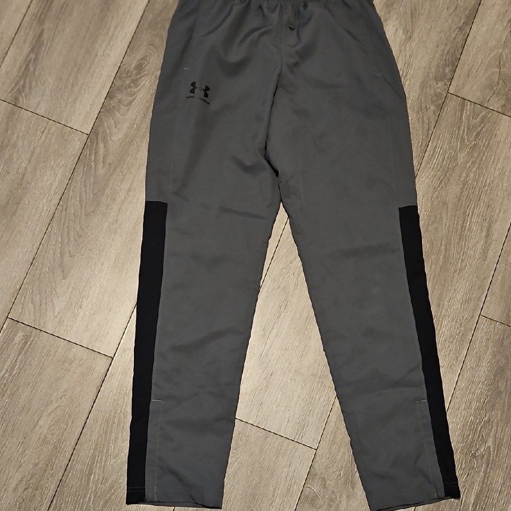Under Armour Gray and Black Sweatpants for Sporty Comfort
